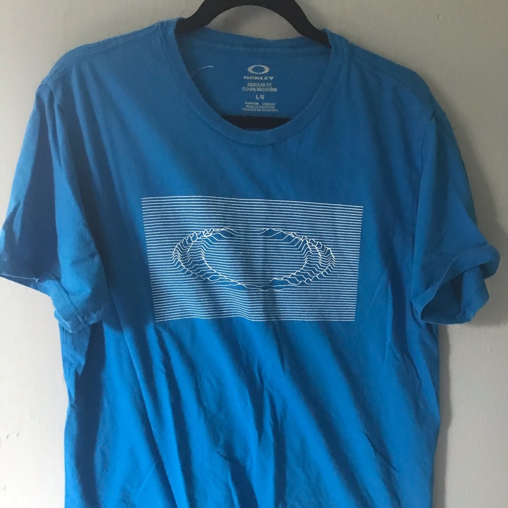 Men’s Oakley tee
